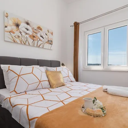 Amazing Sea View Apartment- Romantica Apartament