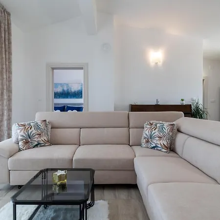 Amazing Sea View Apartment- Romantica Apartament *
