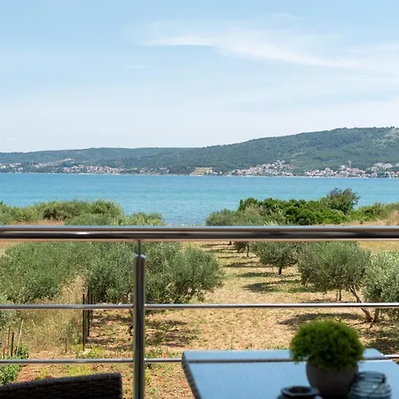 Apartment Amazing Sea View Apartment- Romantica