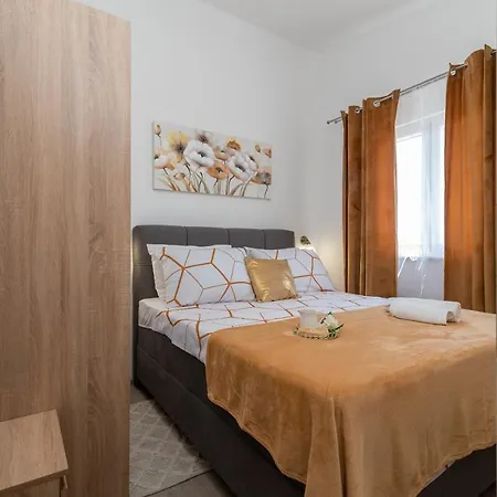 Apartment Amazing Sea View Apartment- Romantica