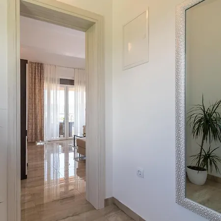 Apartment Amazing Sea View Apartment- Romantica