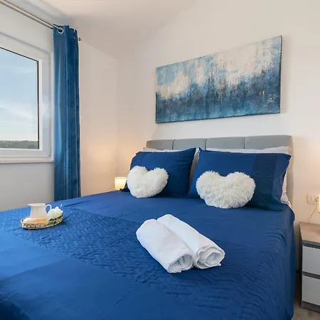 Apartment Amazing Sea View Apartment- Romantica